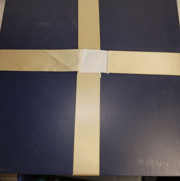 SOLD!! Rachel Rachel Roy Double Sided Faux Fur Throw Blanket with Gift Box - Picture 7 of 7